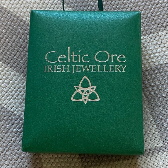 Celtic Ore Irish Jewellery Shamrock Necklace New in Box - Picture 3 of 3